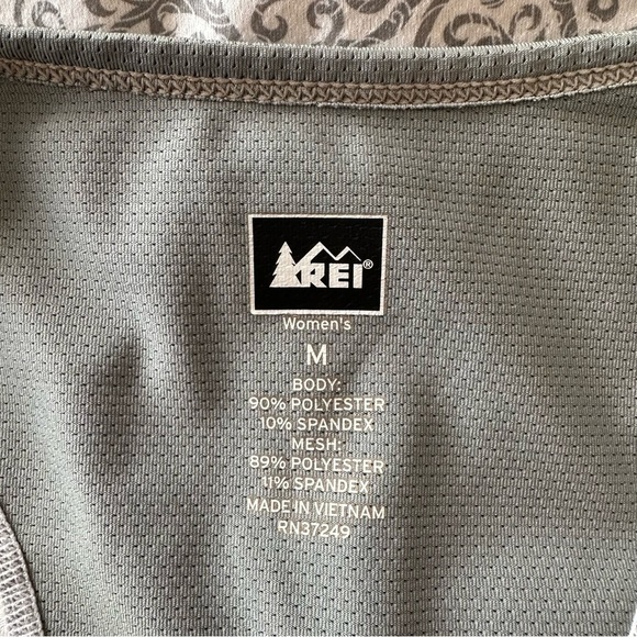 REI Top Gray White Pullover Short Sleeve Stretch Tee Shirt Mesh - Picture 7 of 11